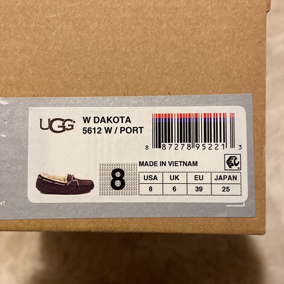 UGG Dakota Slippers - Picture 7 of 7